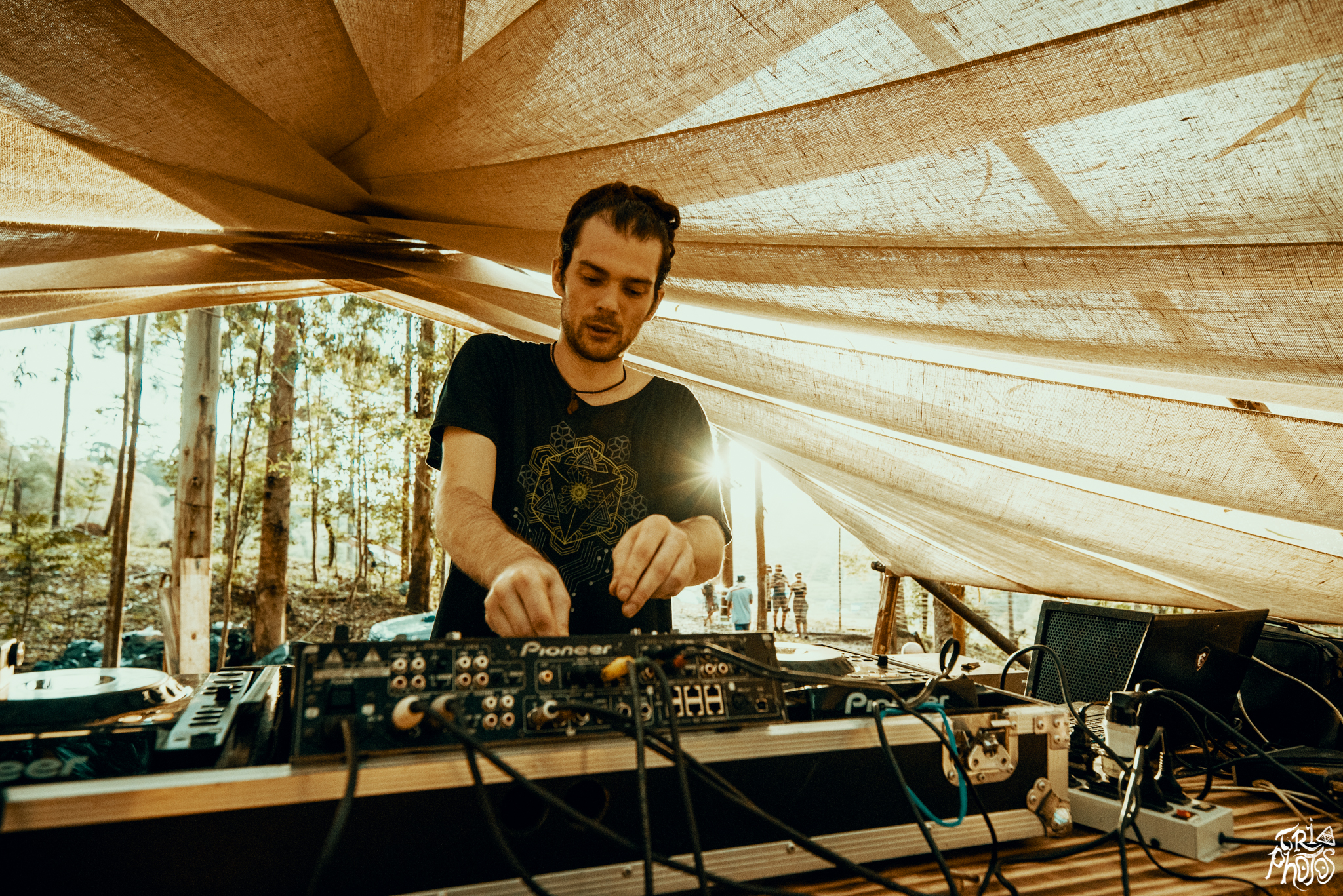 Photo by www.triphotos.net - @triphotosdigital - @lpx.film parandroid evernoise live brazil maya festival sp